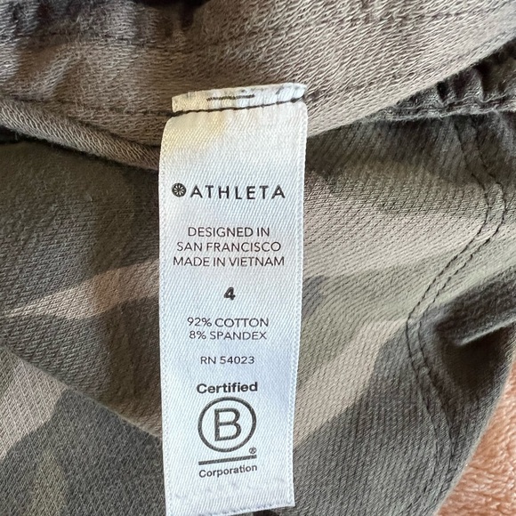 Athleta camo Farallon jogger athleisure pants size 4/medium - Picture 5 of 7